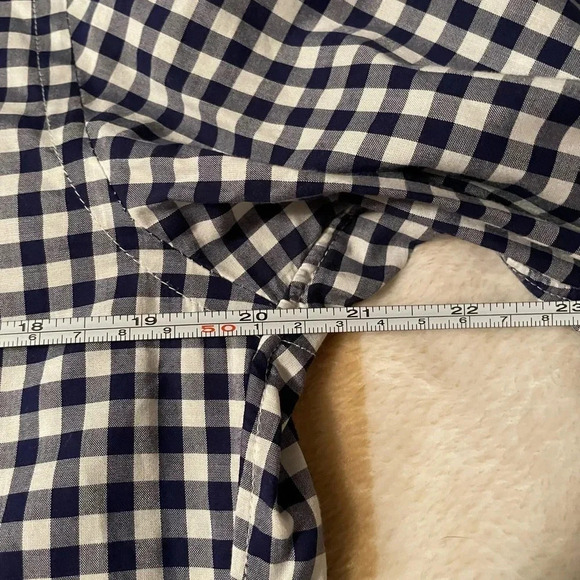 100% cotton J Crew Poplin Button up - Picture 4 of 10